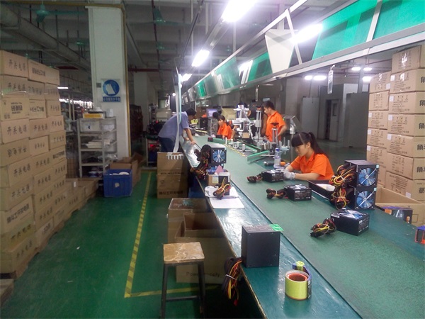 浙江-塑膠廠貼標機使用現場